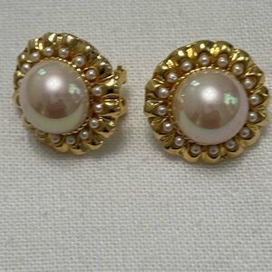 Costume jewelry Gold pearl earrings